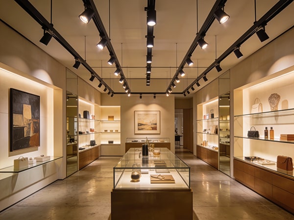 Магнитные трековые системы в дизайне коммерческих пространств