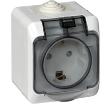 Розетка накладная с заземлением, шторками и крышкой (белый) IP44 Systeme Electric PA16-044B