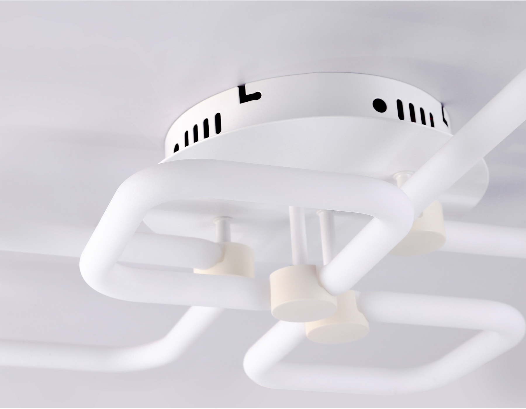 Потолочная люстра с пультом Ambrella Light ACRYLICA FA3822_AMB