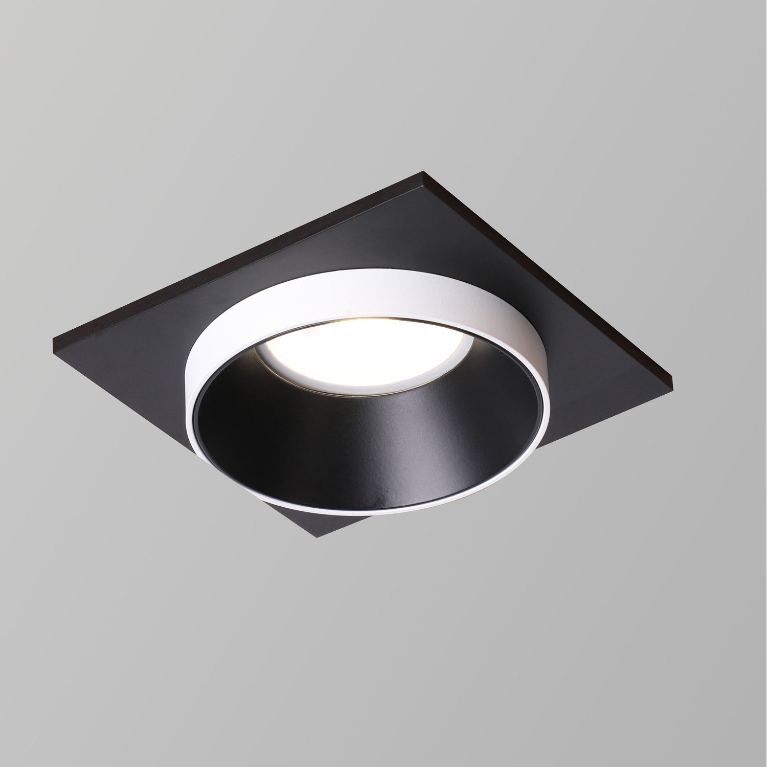 Встраиваемый светильник Favourite Врезной Diversa 2890-1C