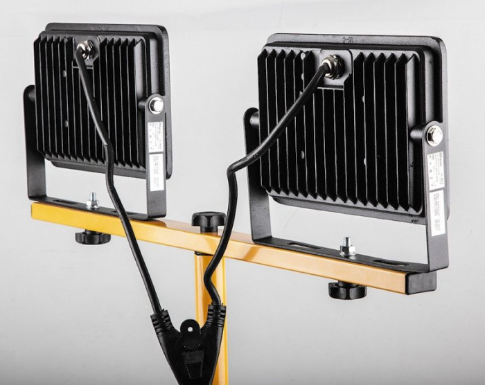 Прожектор уличный на треноге IP65 LED Feron 29568_FR