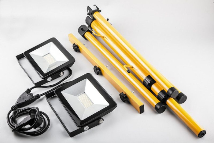 Прожектор уличный на треноге IP65 LED Feron 29568_FR