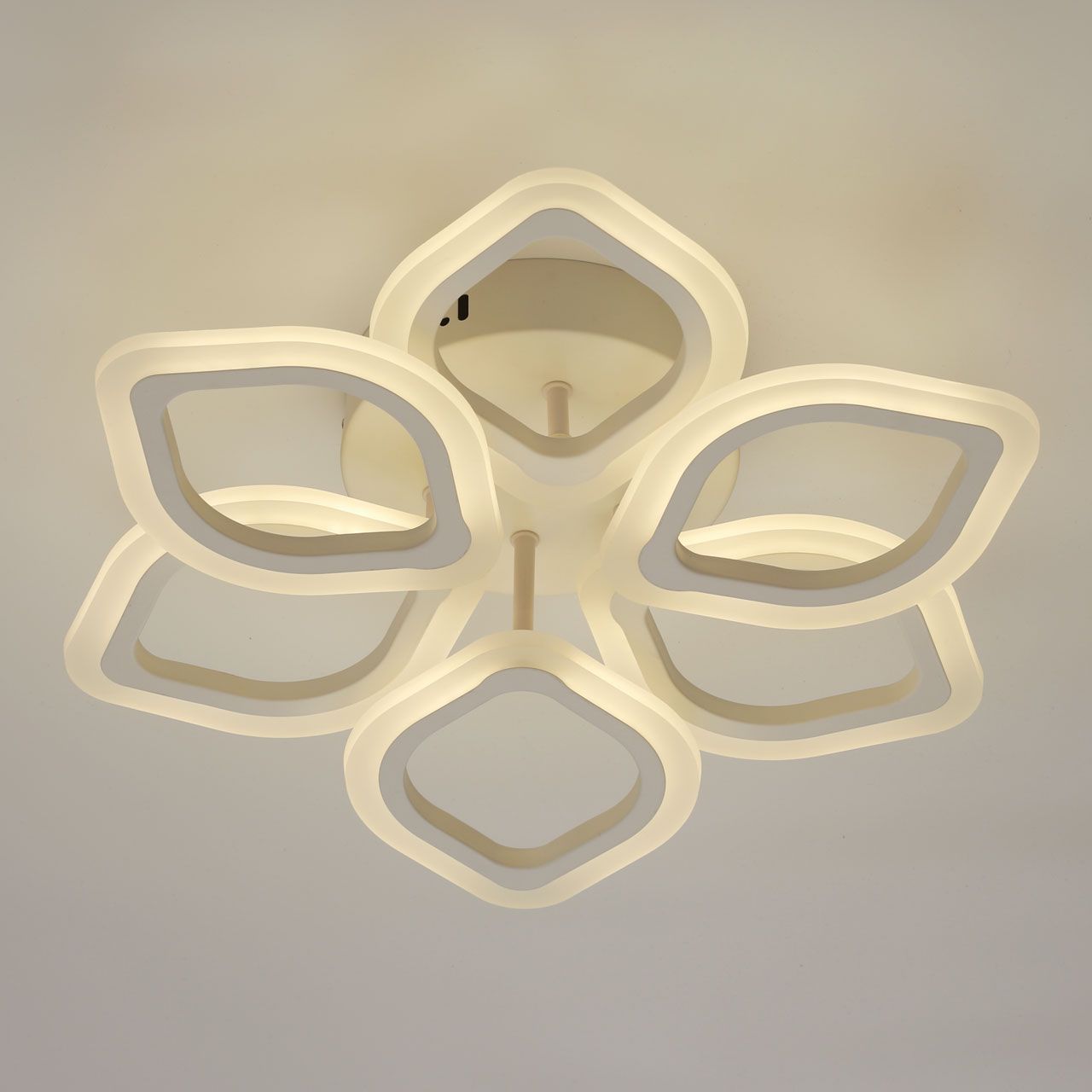 Потолочная люстра De Markt Мадлен 424013206_MW