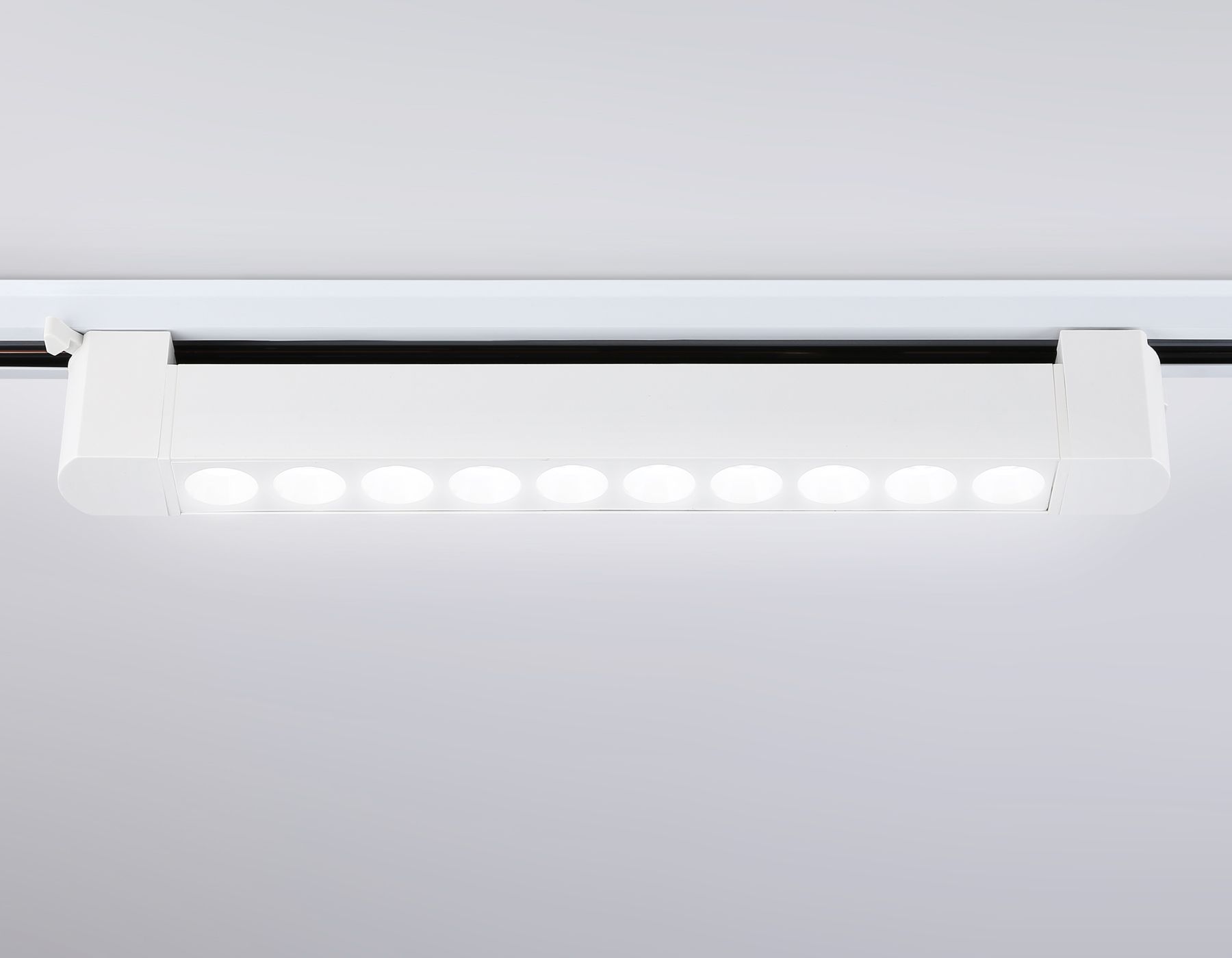 Трековый однофазный светодиодный светильник Ambrella Light Track System GL6706_AMB