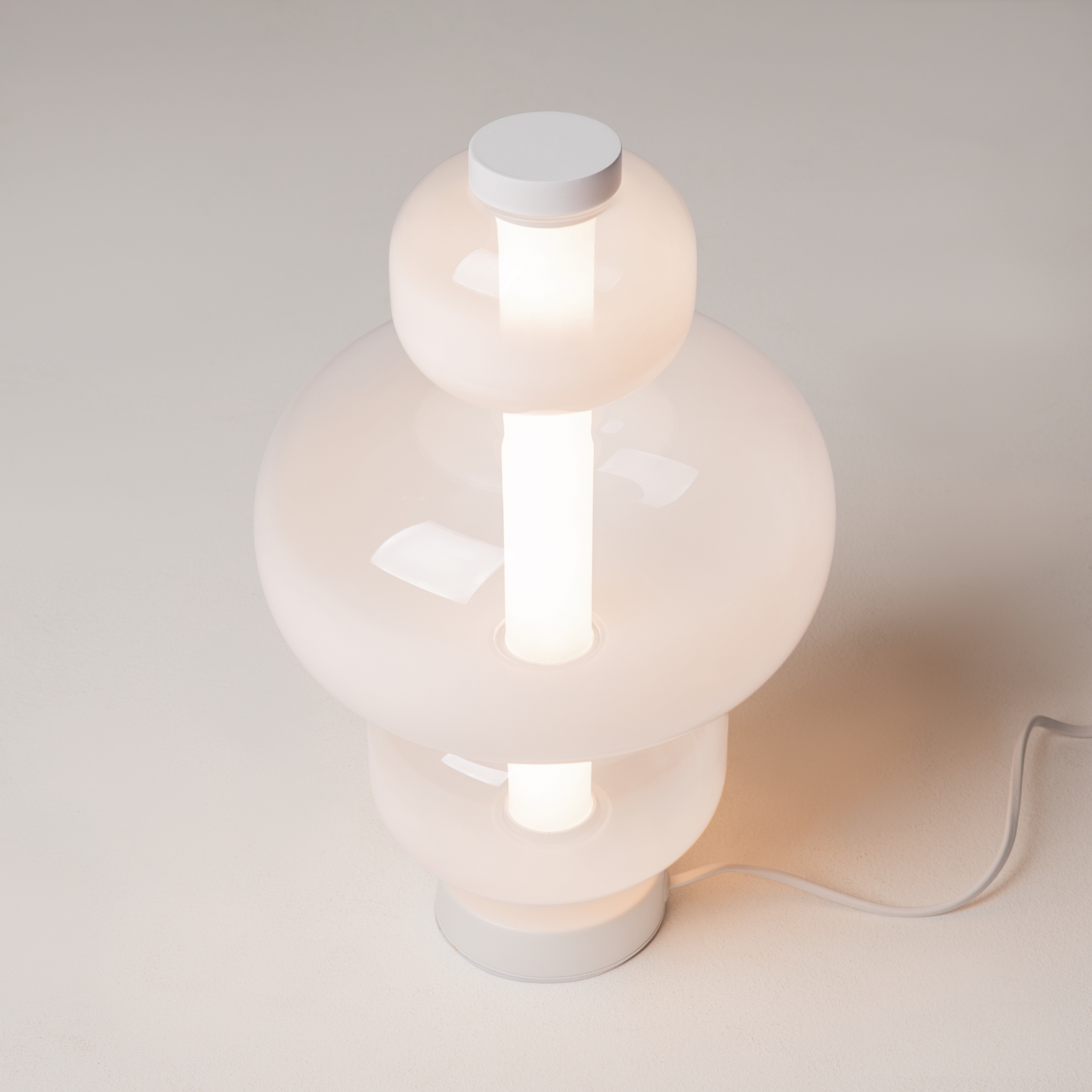 Настольный светильник Maytoni Atmos MOD364TL-L15W3K_MY