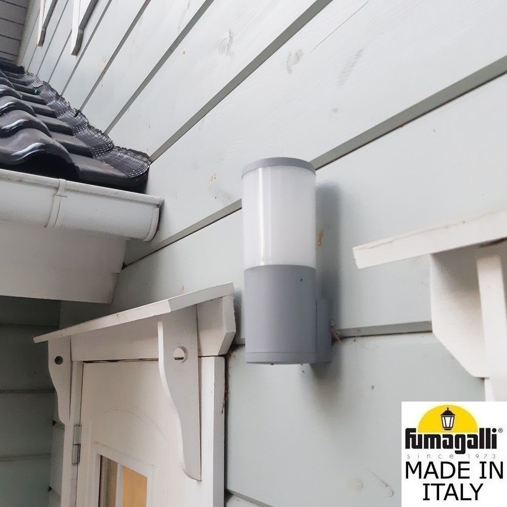 Уличный настенный светильник AMELIA DR2.570.000.LYF1R