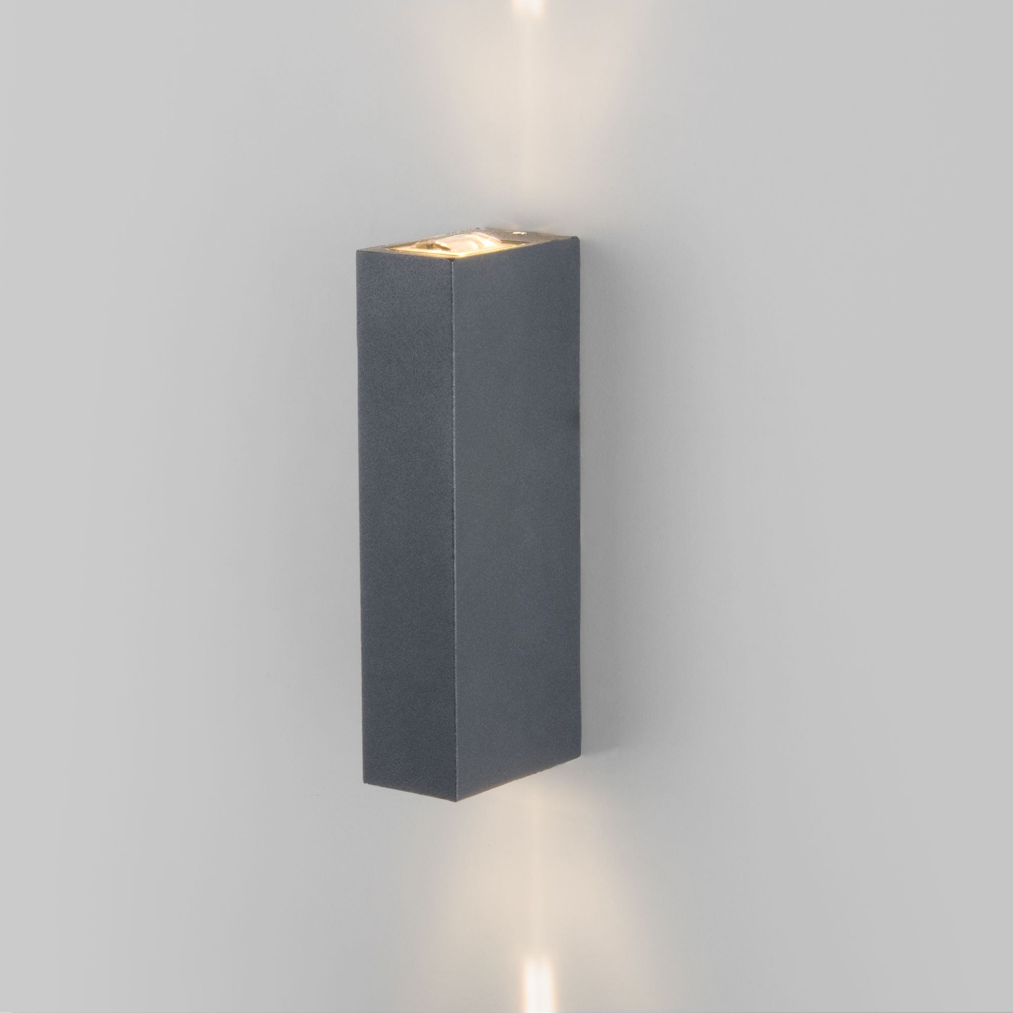 Уличный настенный светодиодный светильник Blaze LED IP54 a057051_ES