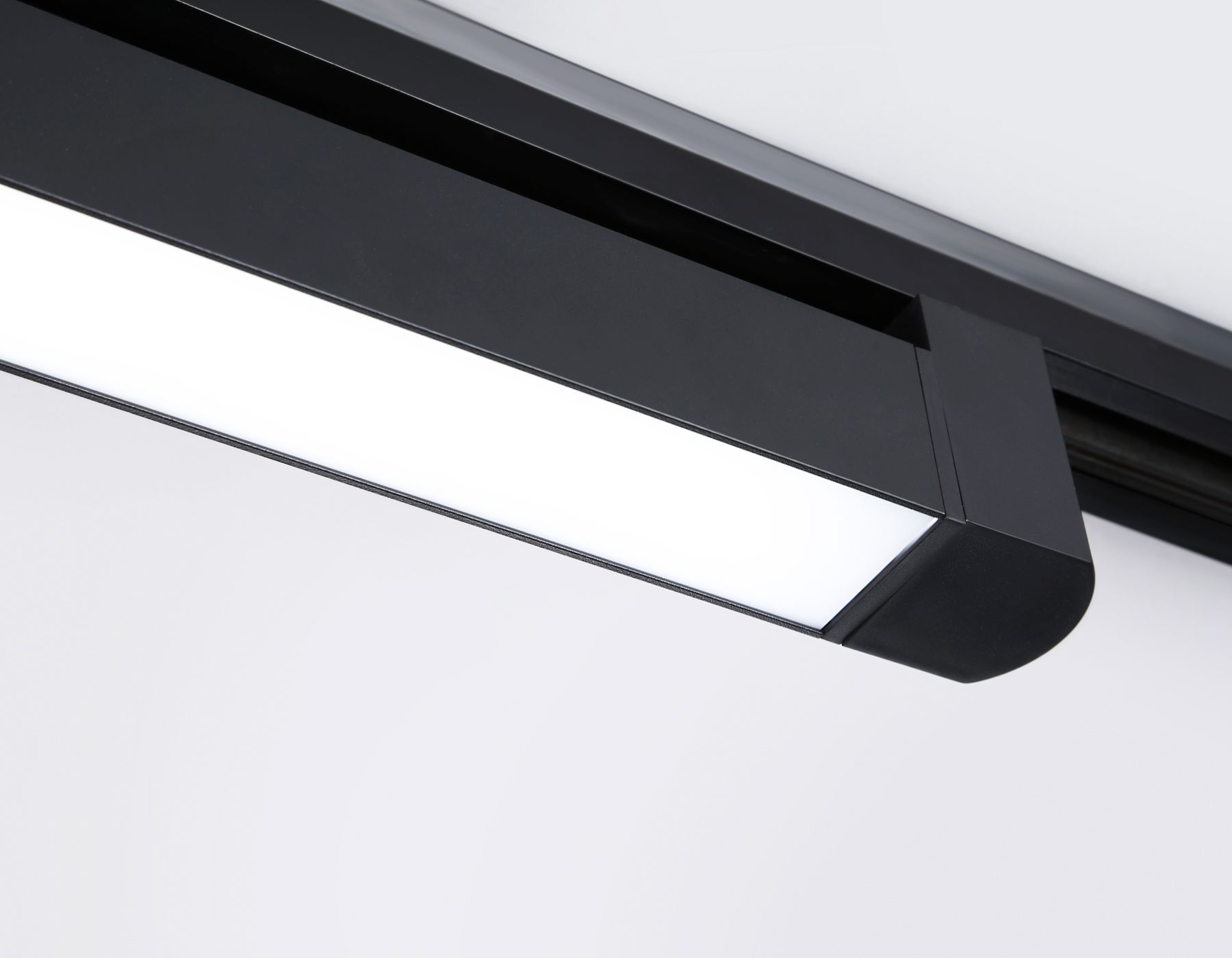 Трековый однофазный светодиодный светильник Ambrella Light Track System GL6745_AMB