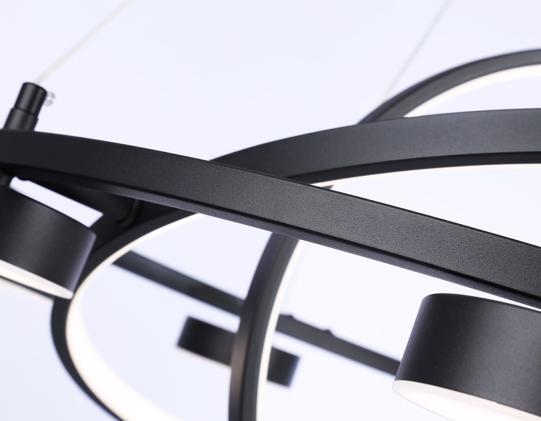 Подвесная люстра Ambrella light с пультом LineTech FL51779_AMB