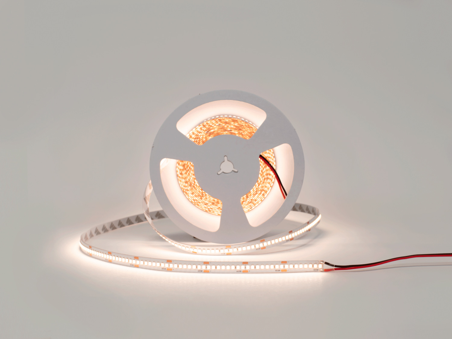Светодиодная лента DesignLed LUX 2835 240 LED/м 144 Вт/м 24В IP33 Теплый белый (3000K) 00-00032740_SW