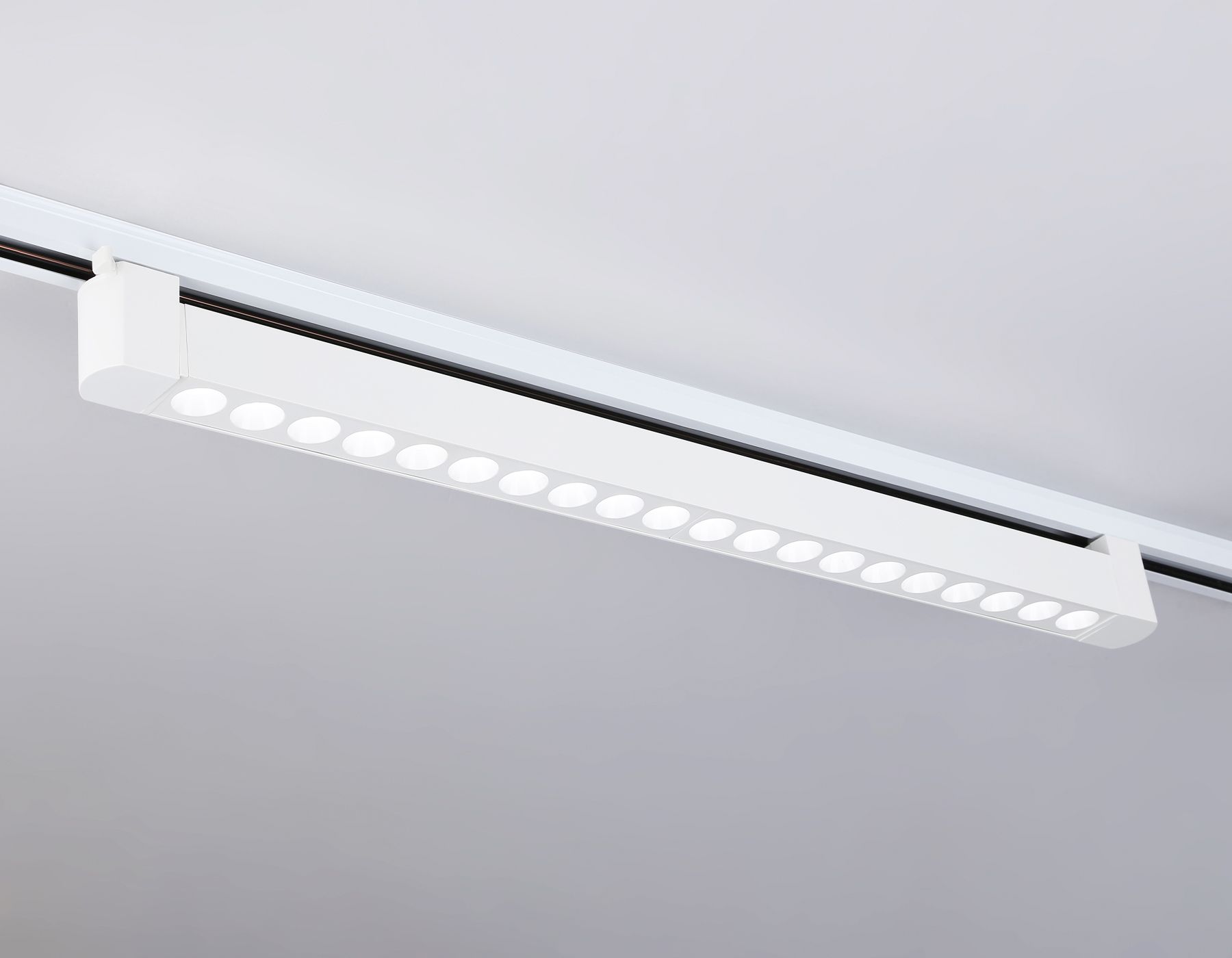 Трековый однофазный светодиодный светильник Ambrella Light Track System GL6718_AMB