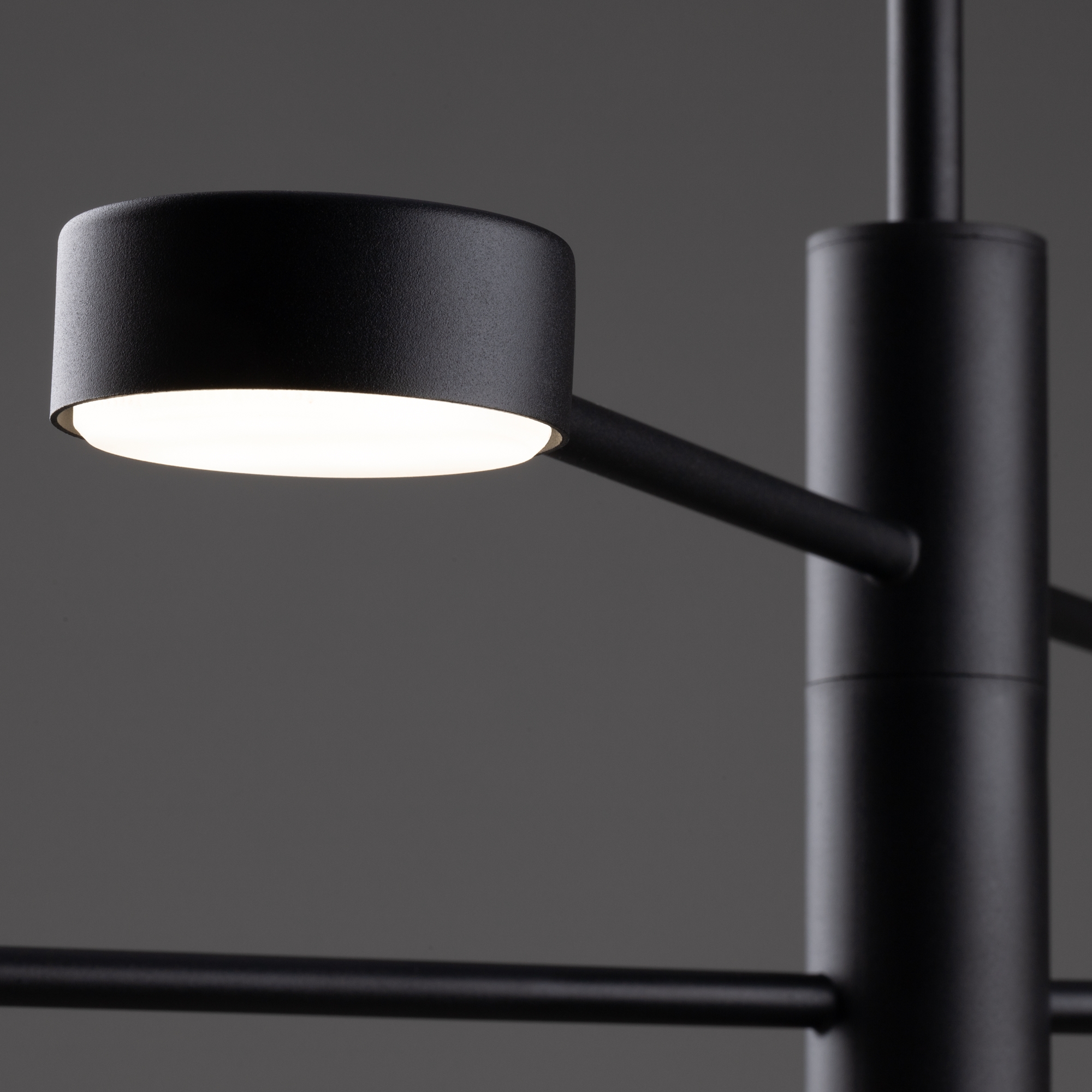 Люстра на штанге Freya Tactic FR5363CL-06B_MY