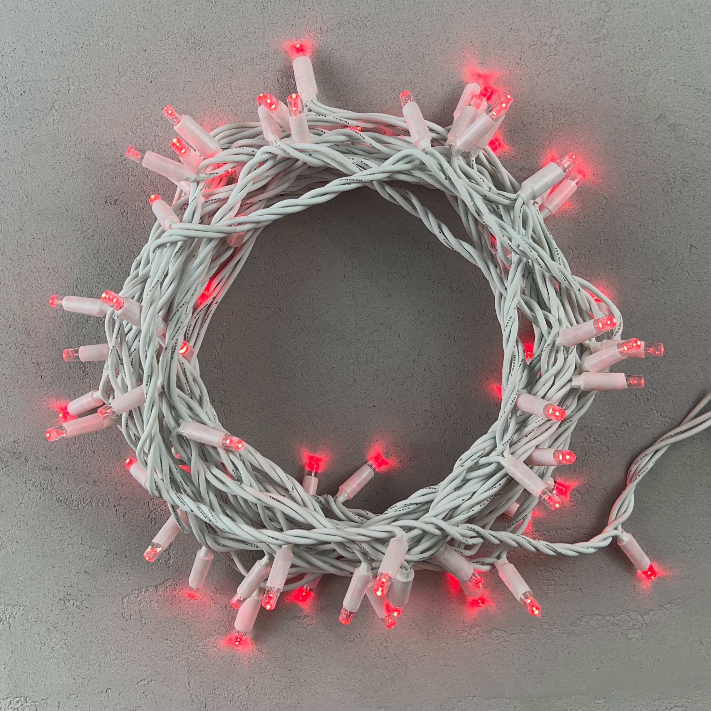Гирлянда Нить 10м Красная 24В, 75 LED, Провод Белый Каучук, IP65 LTC LL75-8-1R LL75-8-1R
