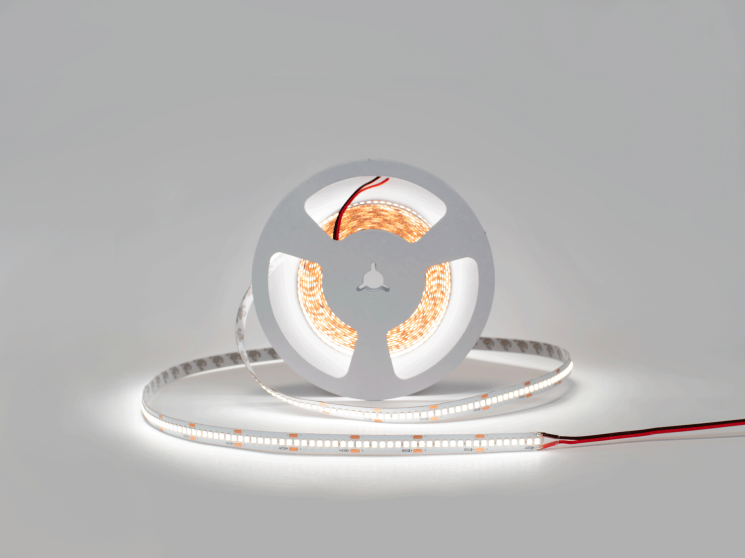 Светодиодная лента DesignLed LUX 2835 240 LED/м 144 Вт/м 24В IP33 Нейтральный белый (4000K) 00-00032741_SW