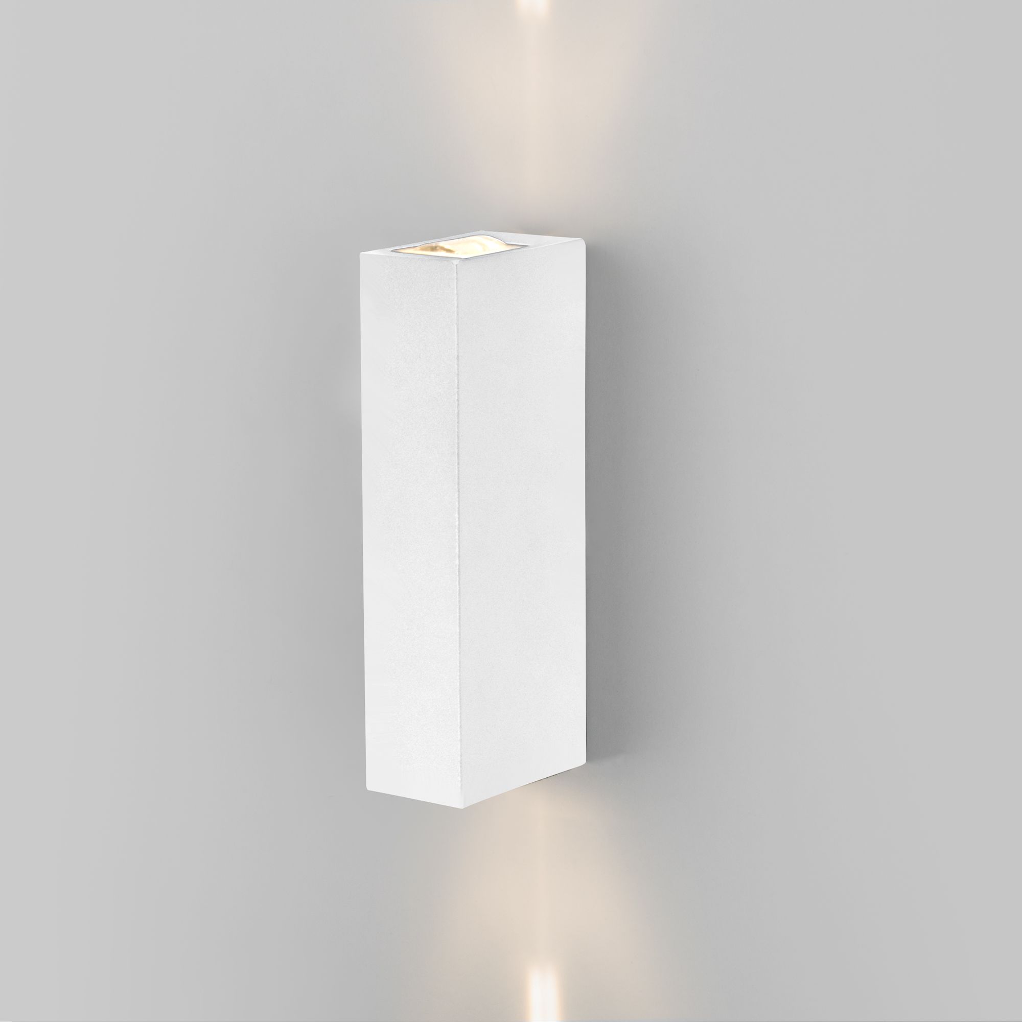 Уличный настенный светодиодный светильник Blaze LED IP54 a057049, цвет белый - фото 1