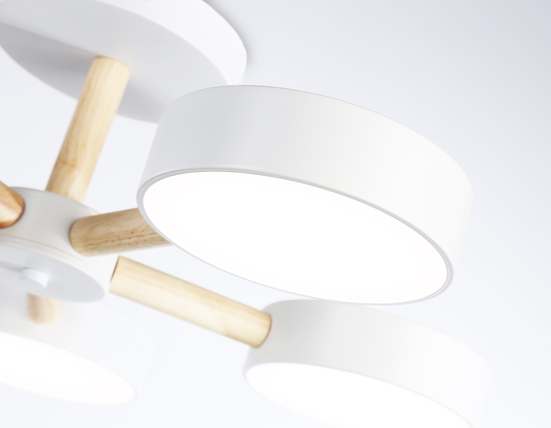 Потолочная люстра с пультом Ambrella Light COMFORT FL4825_AMB