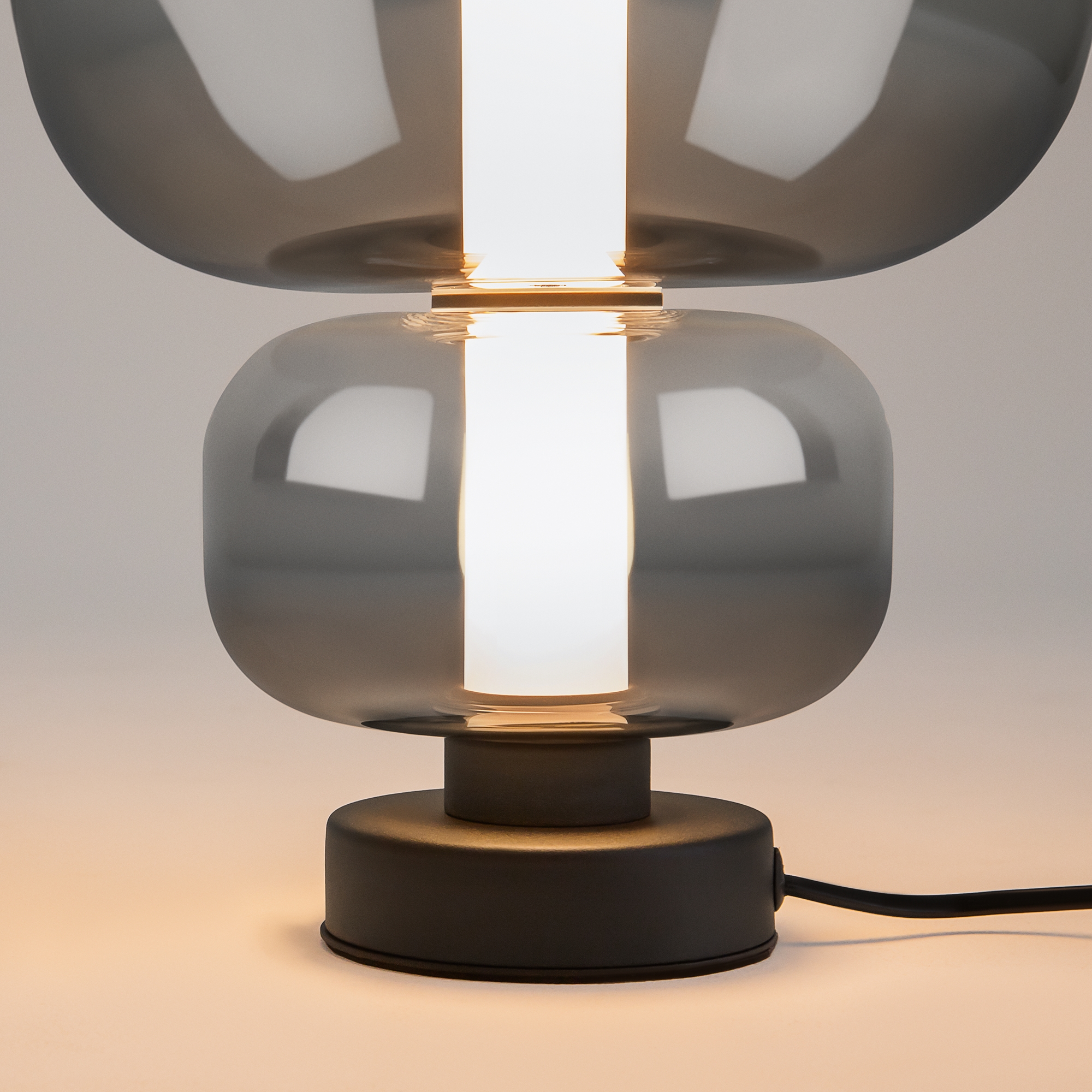 Настольный светильник Maytoni Atmos MOD364TL-L15B3K_MY