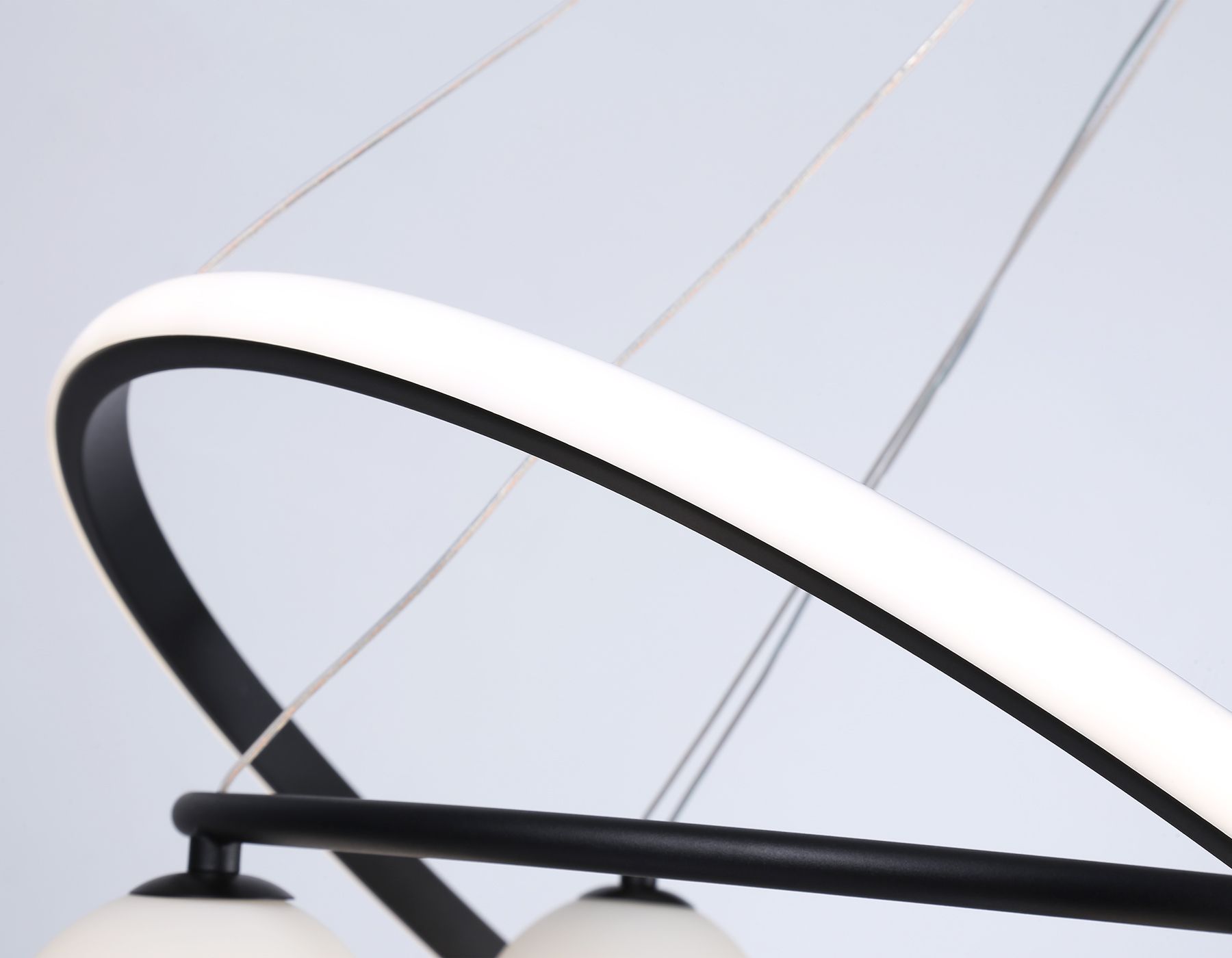 Подвесная люстра и с пультом управления Ambrella Light COMFORT FL66323_AMB