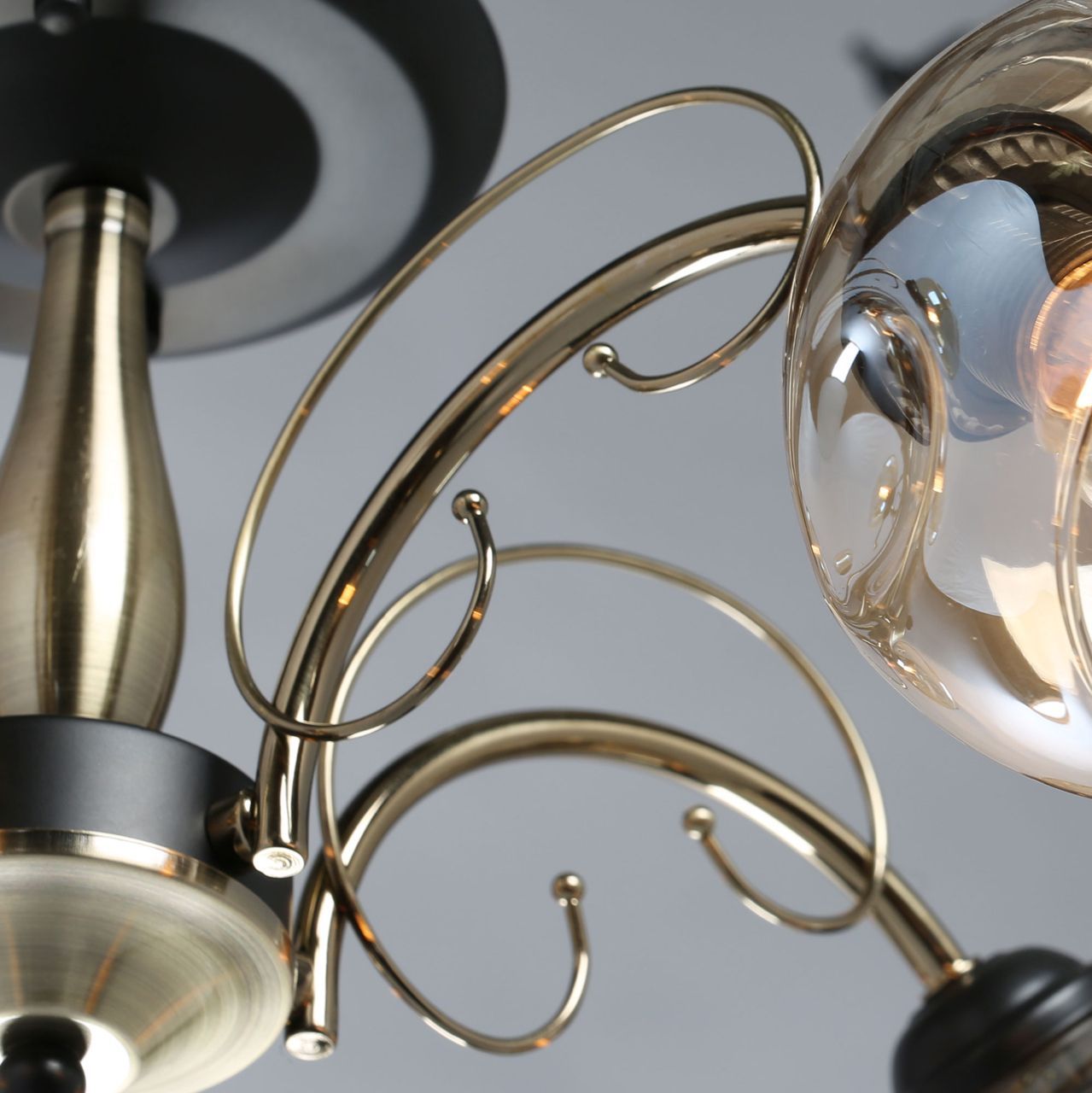 Потолочная люстра De Markt Альфа 324016505_MW