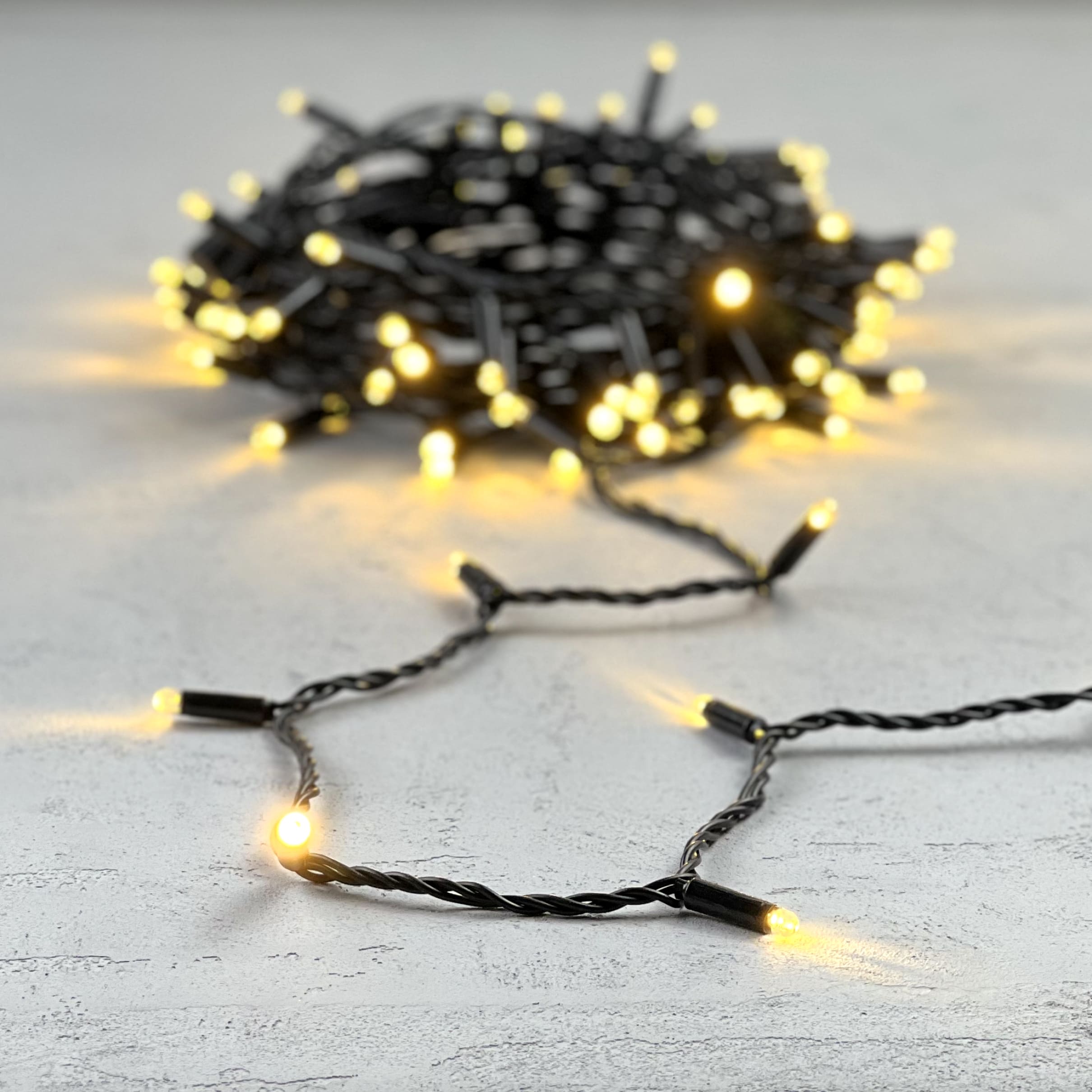 Гирлянда Нить с Колпачком 10м Тепло-Белая 24В, 100 LED, Провод Черный ПВХ, IP65 PST100CAP-11-1WW