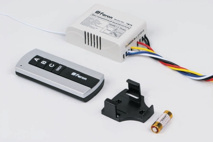 Выключатель дистанционный 1000W 3-хканальный 30м с пультом управления, TM76 23345 Feron 23345_FR