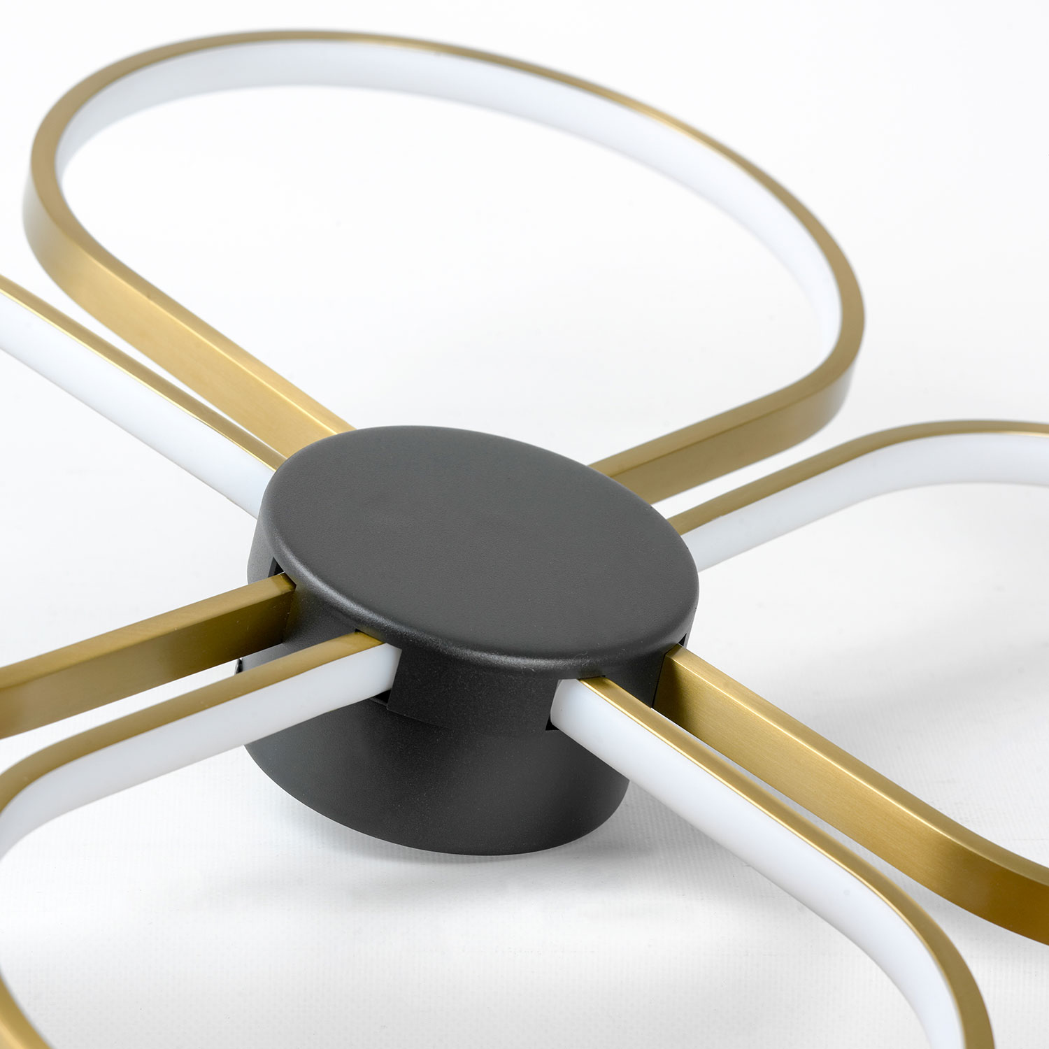 Потолочная люстра Lussole LOWELL LSP-7351