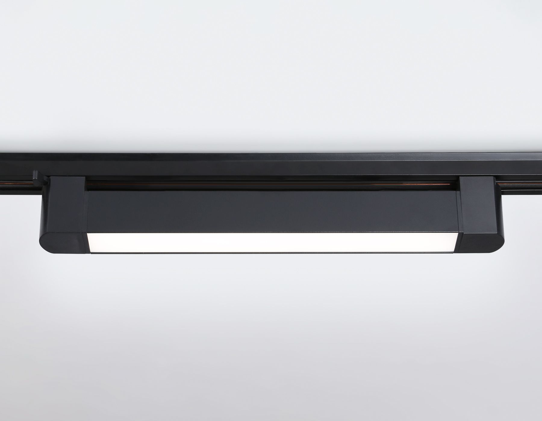 Трековый однофазный светодиодный светильник Ambrella Light Track System GL6733_AMB