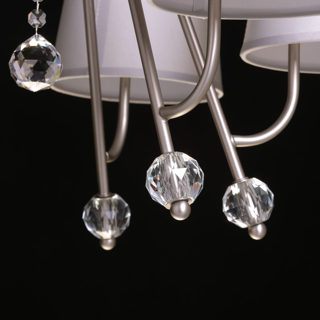 Потолочная люстра MW-Light Вега 329012406_MW