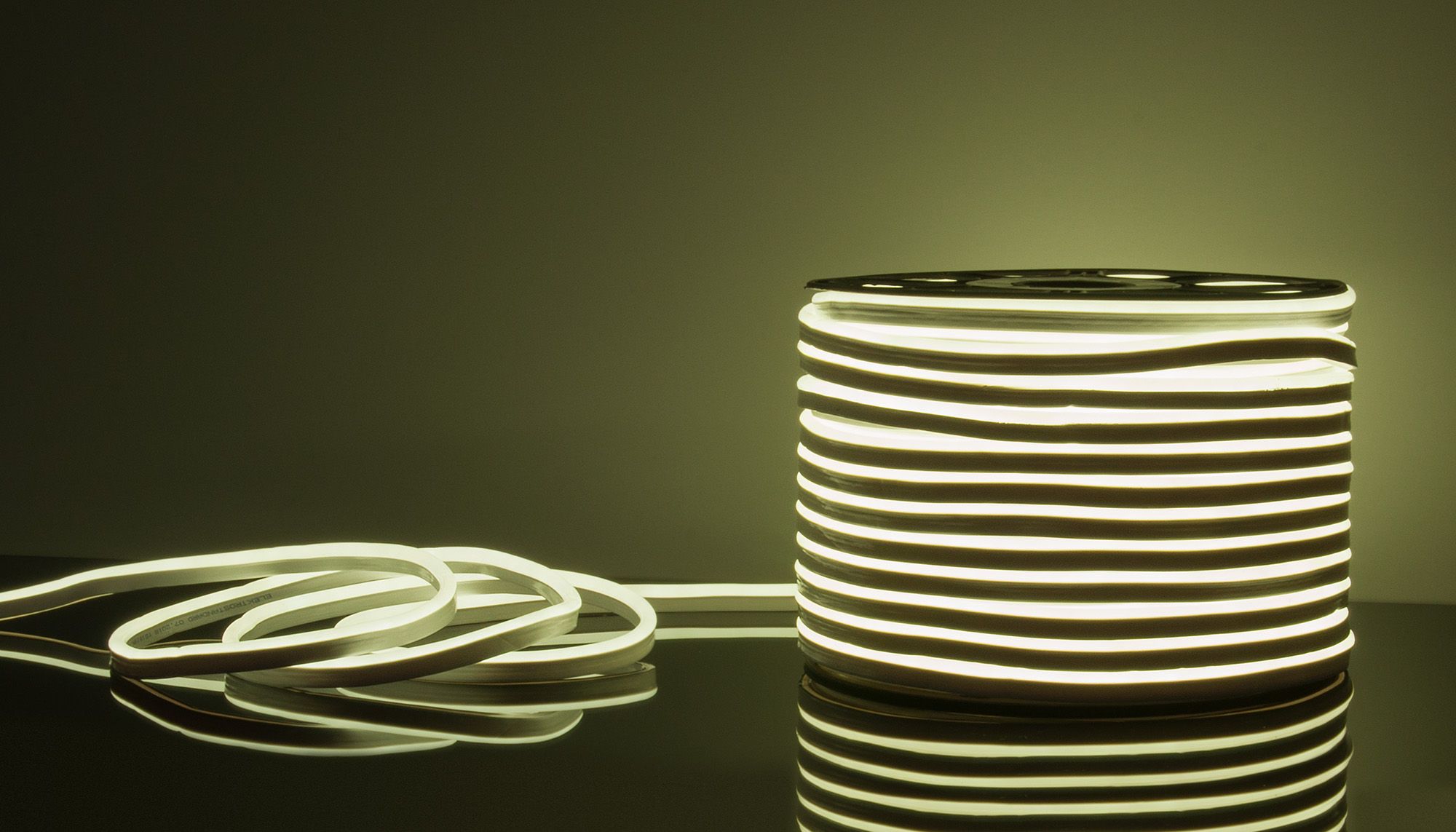 Светодиодный неон LS 001 220V 9,6 вт IP67 холодный белый Elektrostandard a040597_ES