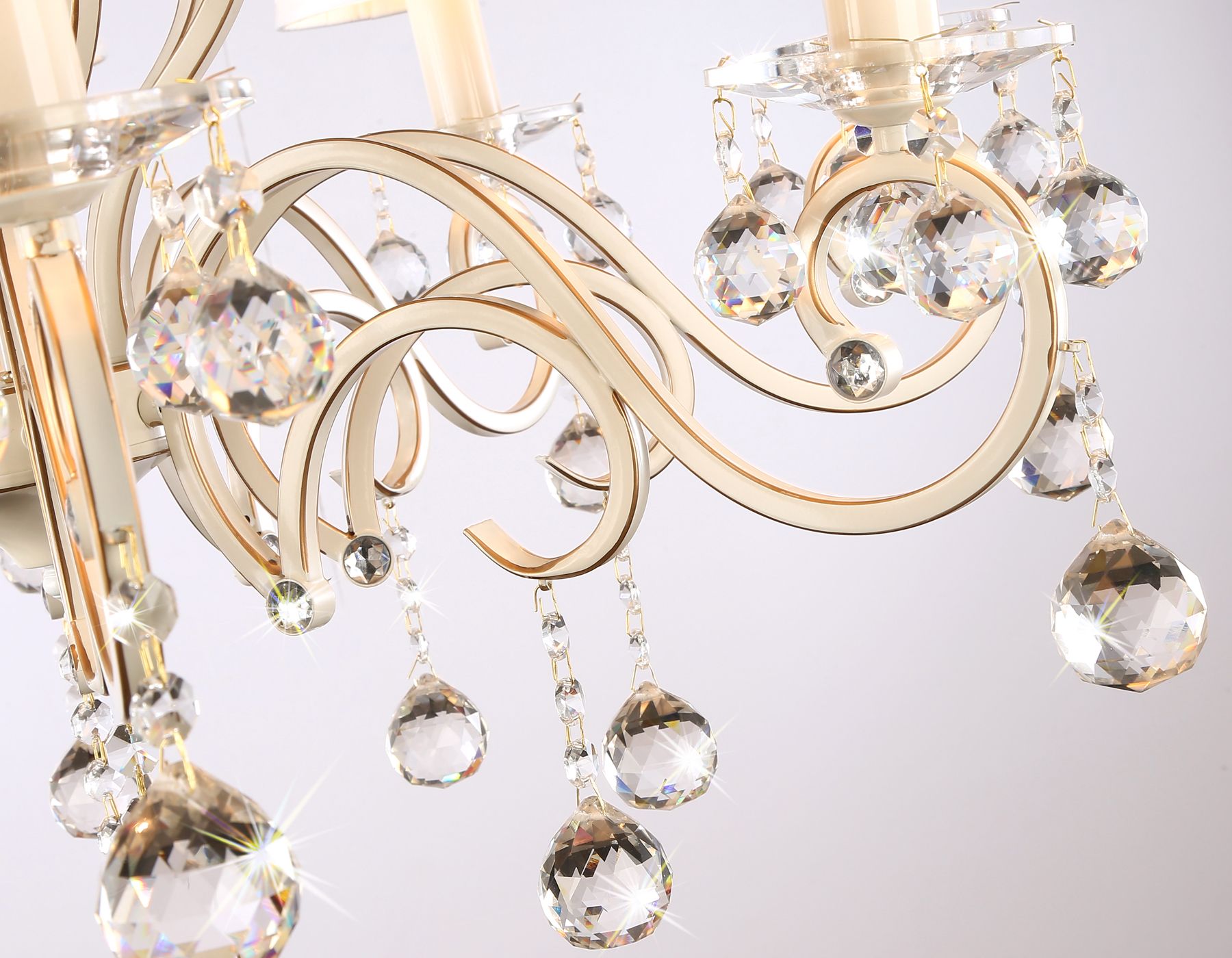 Подвесная люстра Ambrella light с абажурами и хрусталем Traditional TR4561_AMB