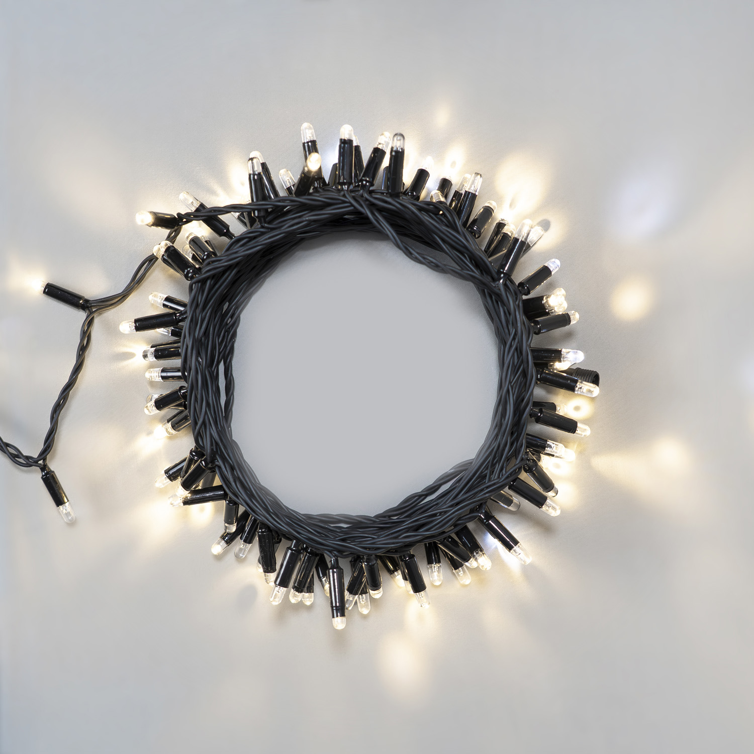 Гирлянда Нить 10м Тепло-Белая с Мерцанием Белого Диода 24В, 100 LED, Провод Черный Каучук 2,3мм, IP65 LTC ECO100BLW-1-1WW