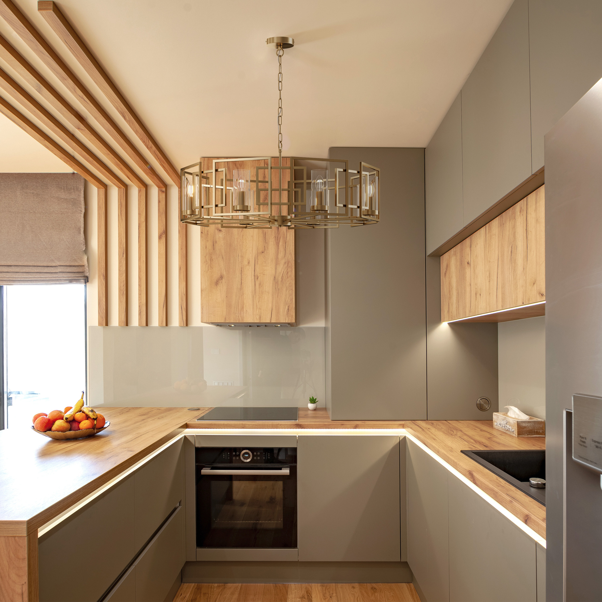 Подвесная люстра Maytoni Bowi H009PL-08G_MY