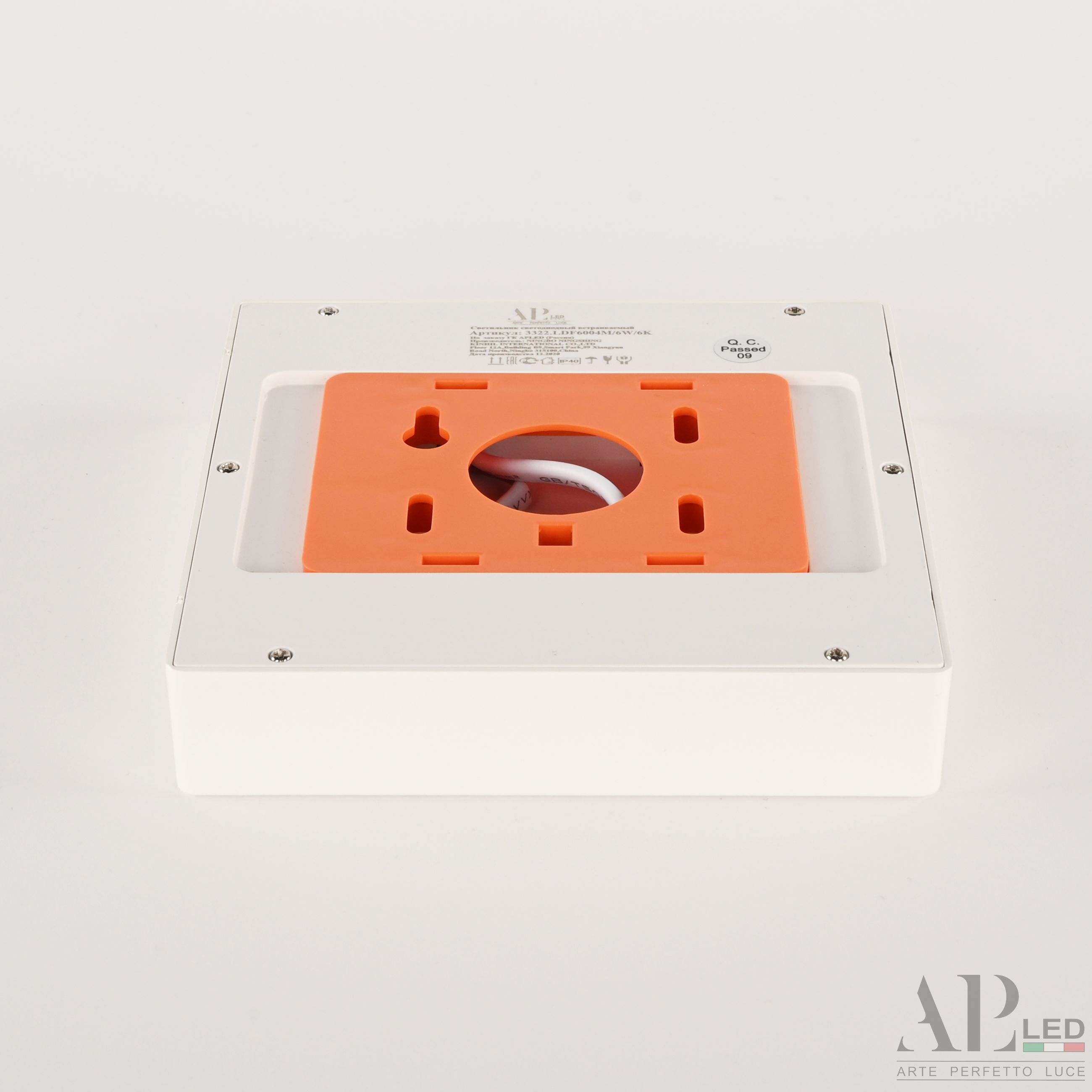 Накладной светильник APL LED Ingrid 3322.LDF6004M/6W/6K_BI