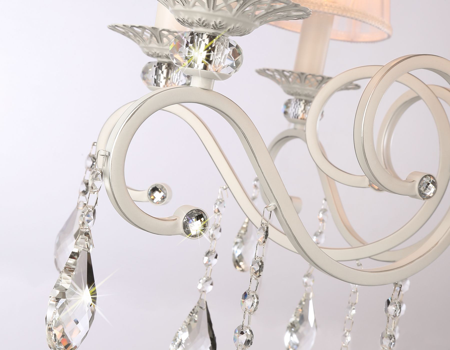 Подвесная люстра Ambrella light с абажурами и хрусталем Traditional TR4548_AMB