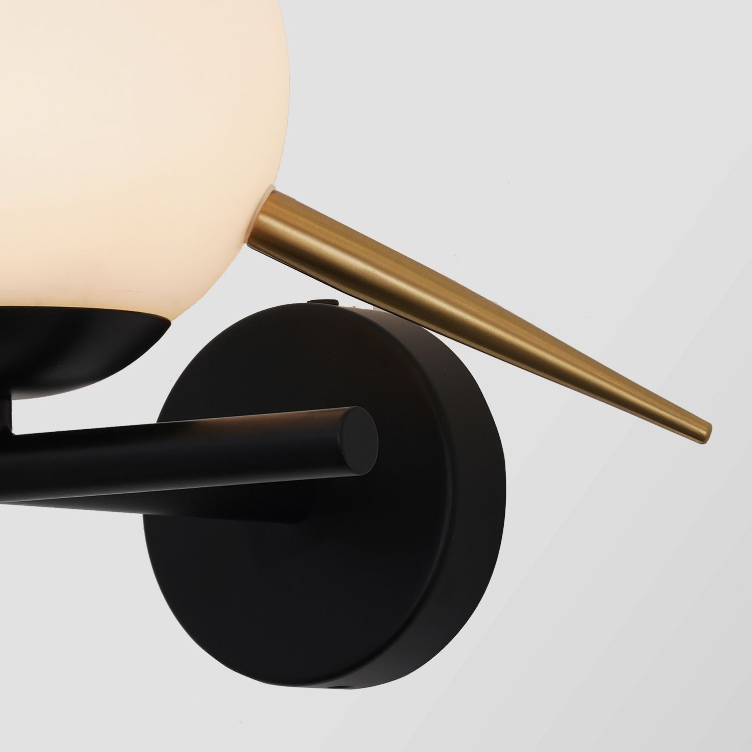 Бра Favourite Tior 4106-1W