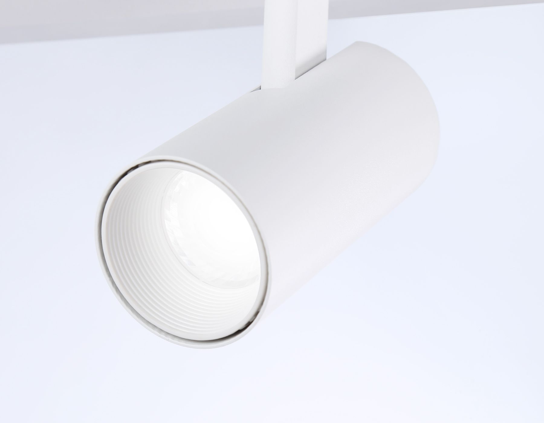 Потолочная люстра и пультом управления Ambrella Light COMFORT FL66201_AMB