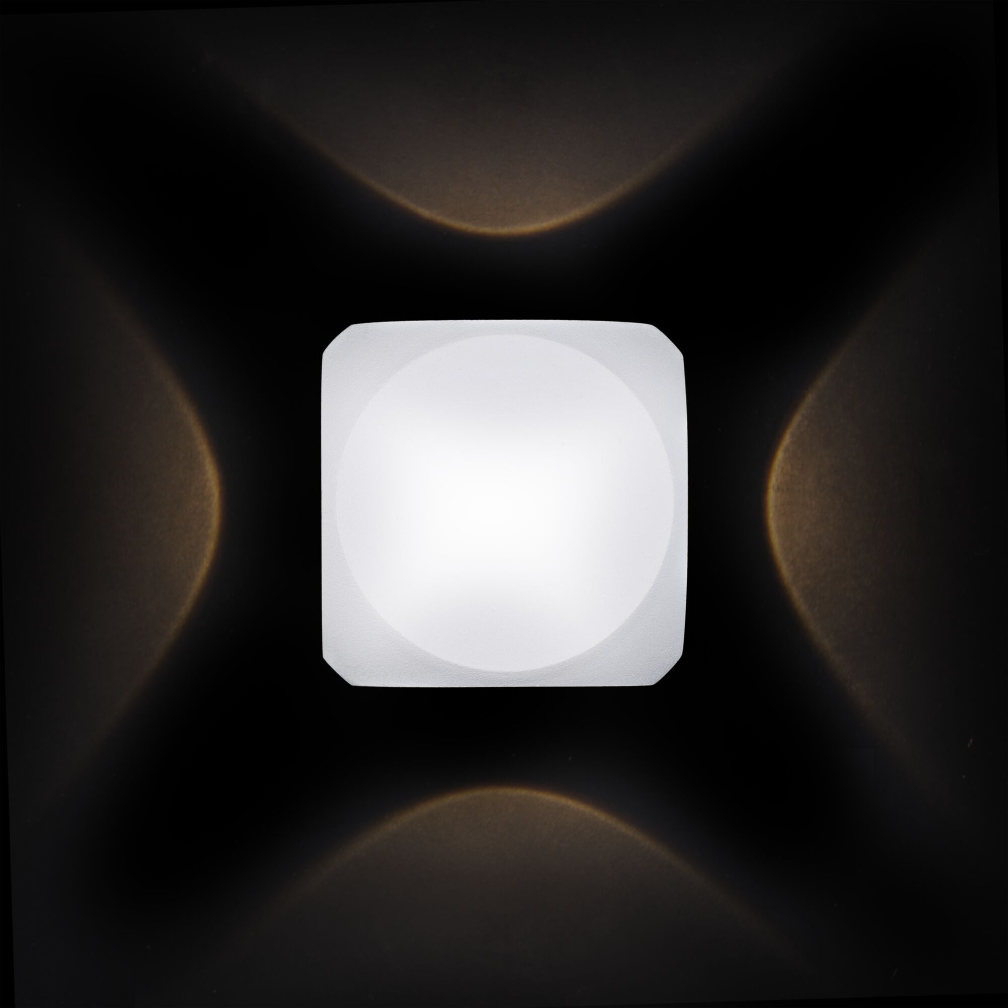 Уличный настенный светильник Bond Street O014WL-L4W_MY