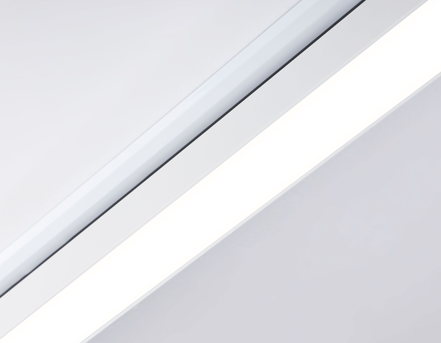 Трековый однофазный светодиодный светильник Ambrella Light Track System GL6736_AMB