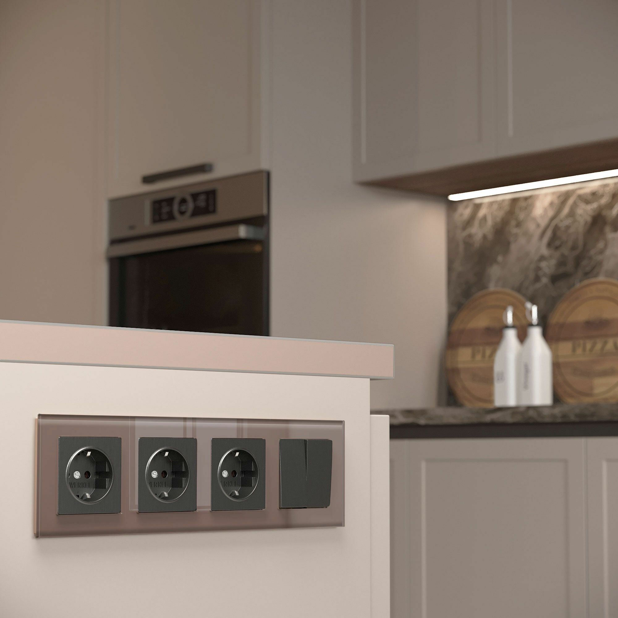 Рамка на 4 поста (латте, стекло) Favorit a058821_WR