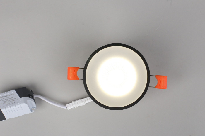 Встраиваемый светильник круглый светодиодный Omnilux OML-102719-06