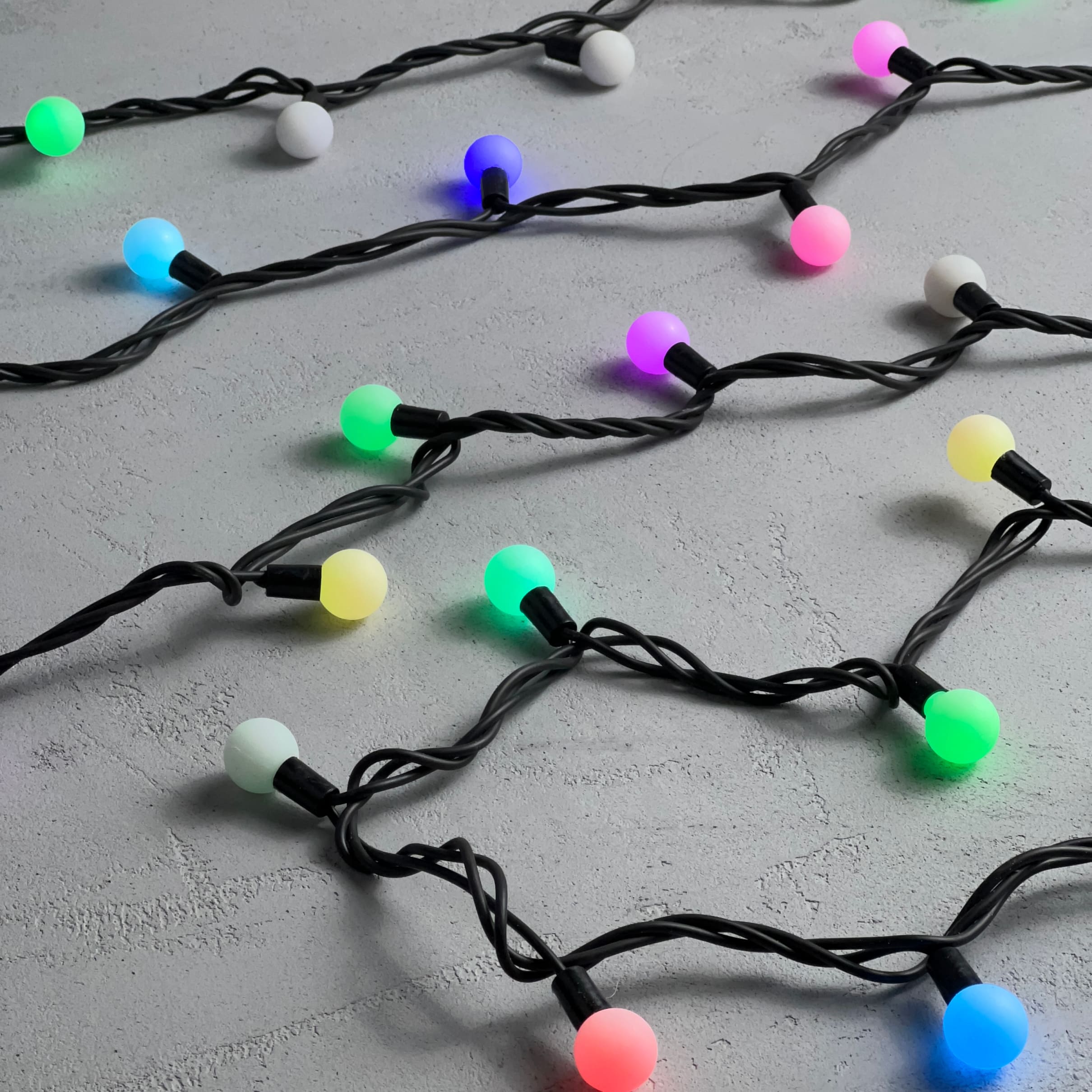 Гирлянда Шарики 10м Разноцветная с Мерцанием 6В, Диаметр Шарика 23мм, 100 LED, Провод Черный Каучук, IP65 BB100-2-2RGB