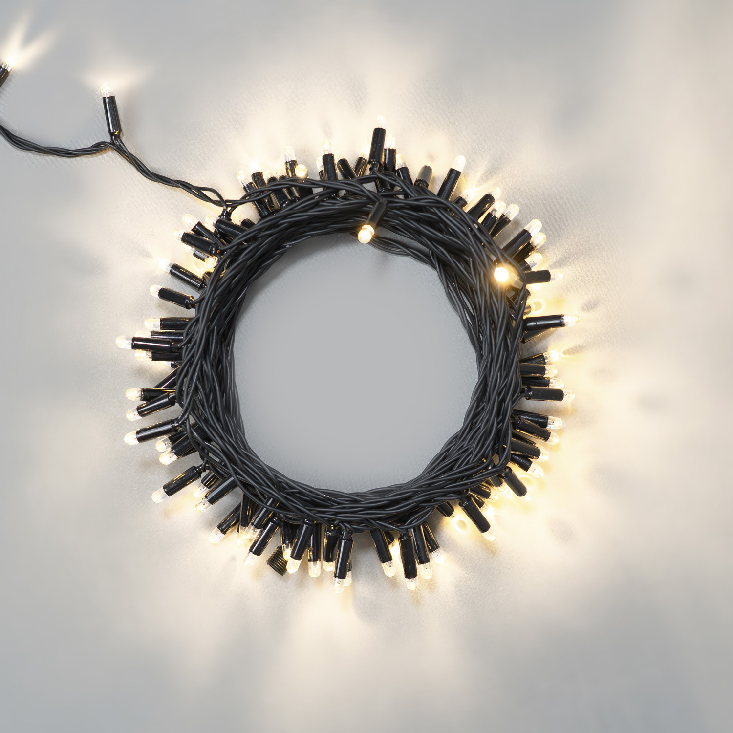 Гирлянда Нить 10м Тепло-Белая 24В, 100 LED, Провод Черный Каучук 2,3мм, IP65 LTC ECO100-1-1WW