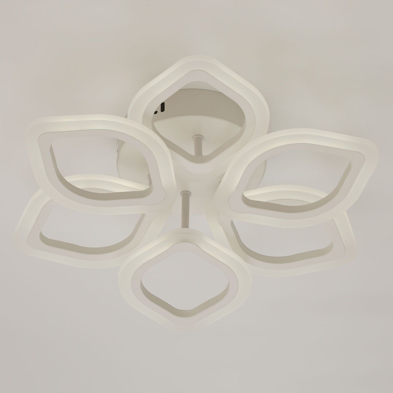 Потолочная люстра De Markt Мадлен 424013206_MW