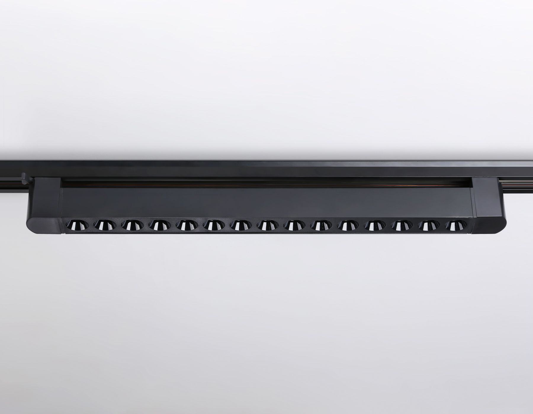 Трековый однофазный светодиодный светильник Ambrella Light Track System GL6715_AMB