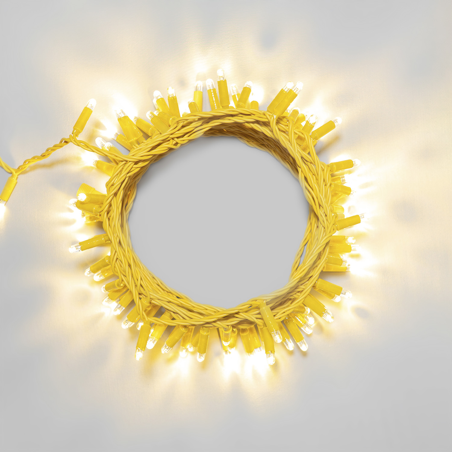 Гирлянда Нить с Колпачком 10м Тепло-Белая 24В, 100 LED, Провод Золотой ПВХ, IP65 LTC PST100CAP-12-1WW