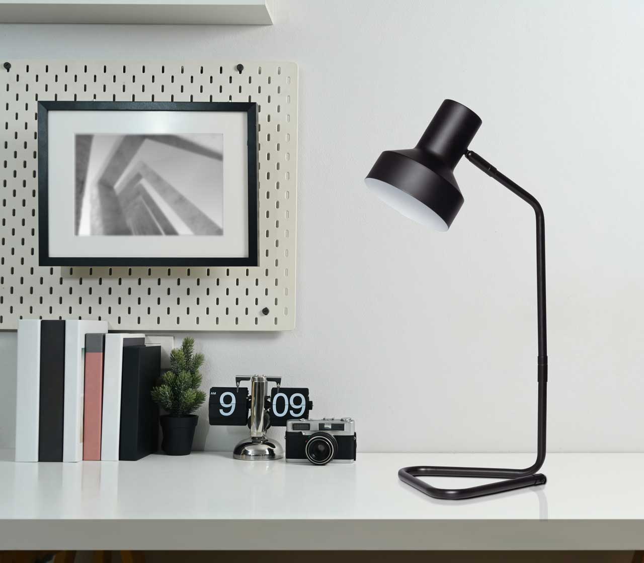 Настольная лампа De Markt Хоф 497035201_MW