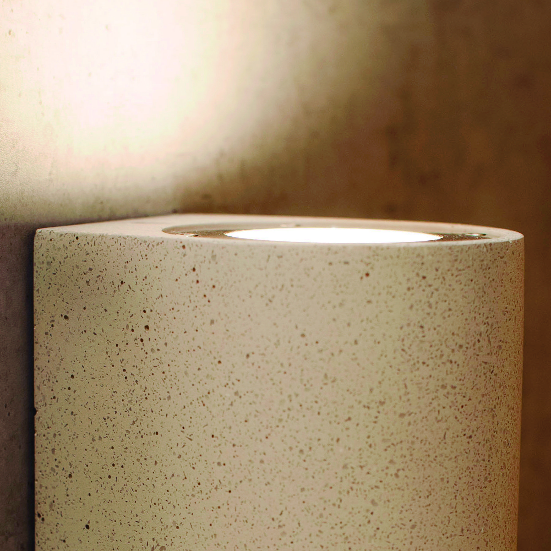 Уличный настенный светильник LEVI 7180_MN