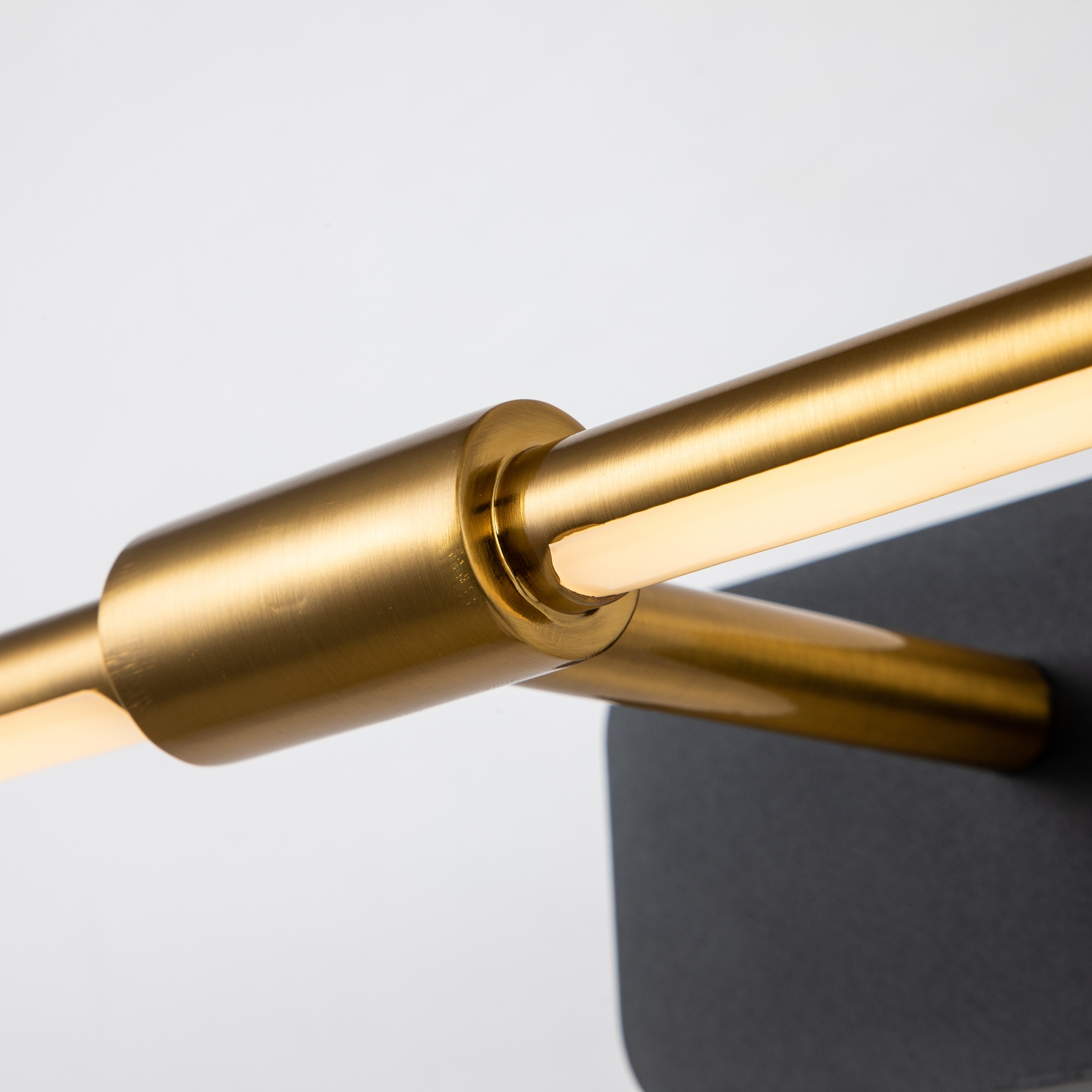 Светильник для зеркал и картин Favourite Insight 4016-1W