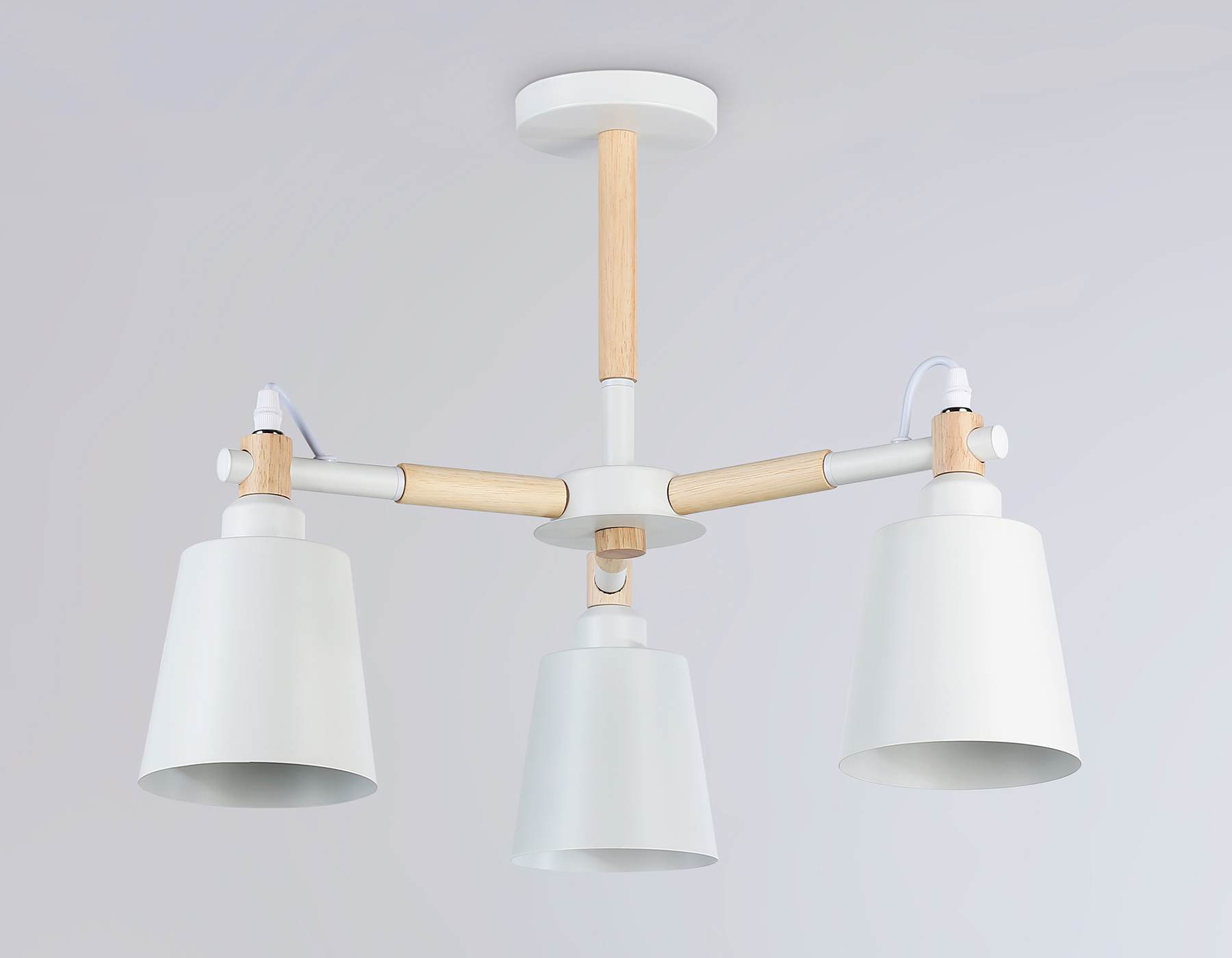 Потолочная люстра на штанге Ambrella Light TRADITIONAL TR82204_AMB