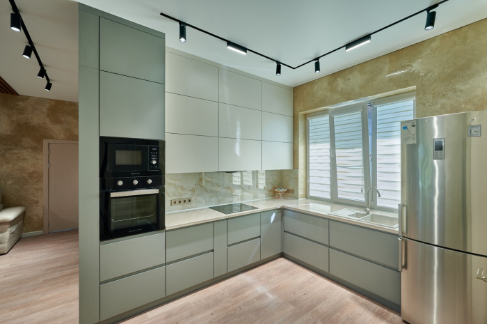 Светильник на шине однофазный Denkirs DK6430-BK